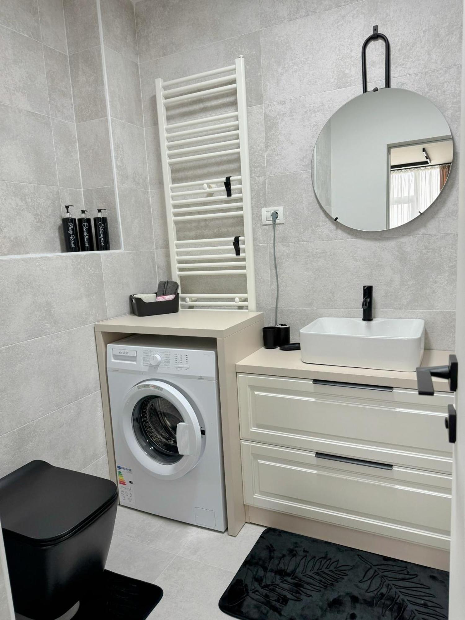 Stylish Apartment Getaway With Self Check-In And Free Parking Lot Arad Exterior photo