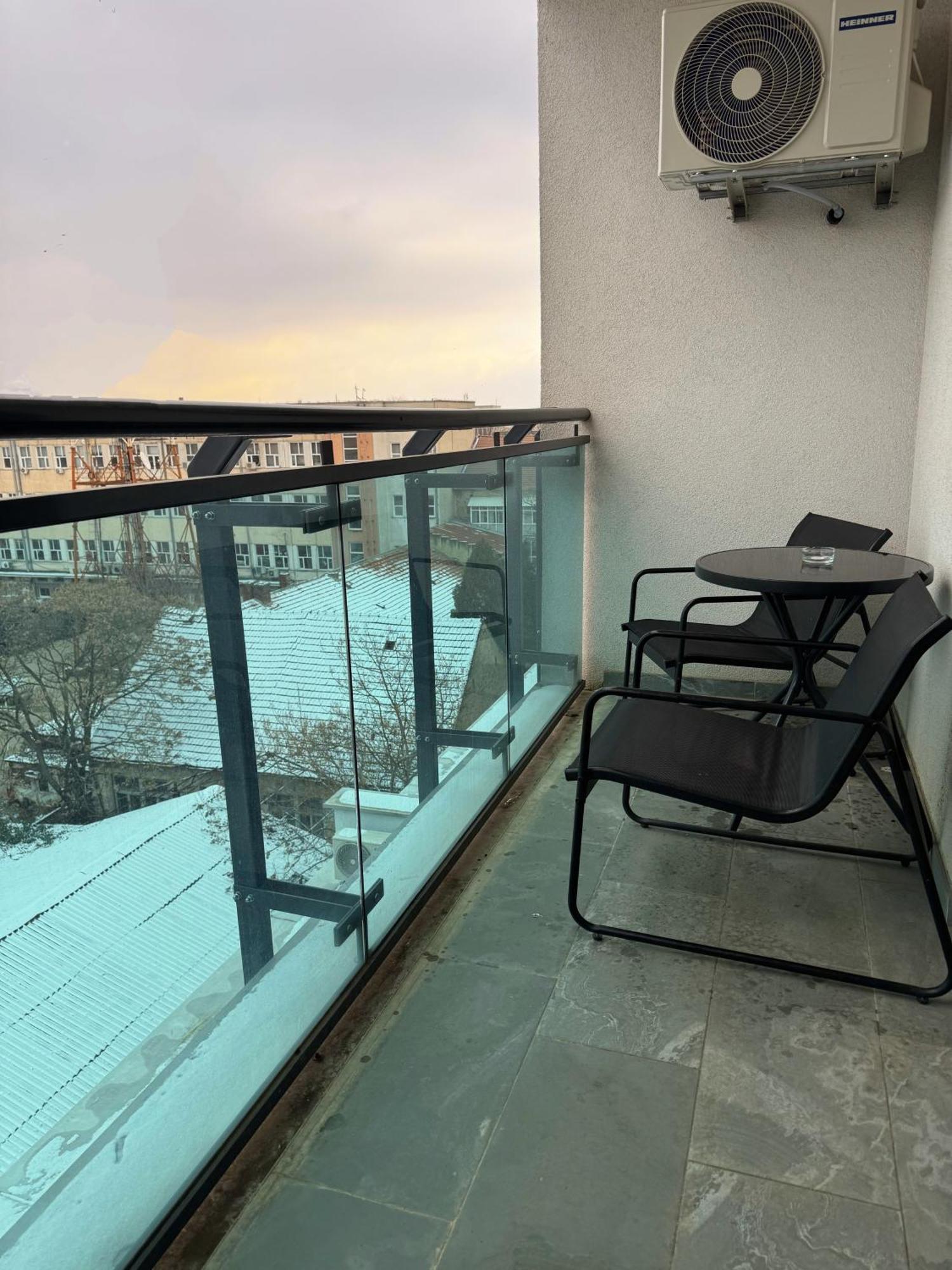 Stylish Apartment Getaway With Self Check-In And Free Parking Lot Arad Exterior photo